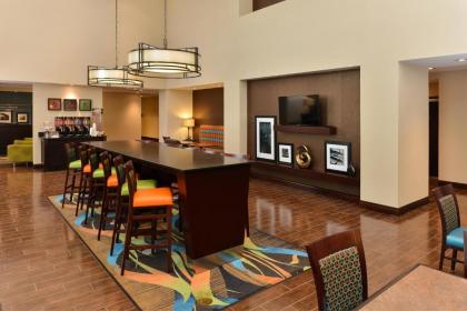 Hampton Inn & Suites Harvey - image 9