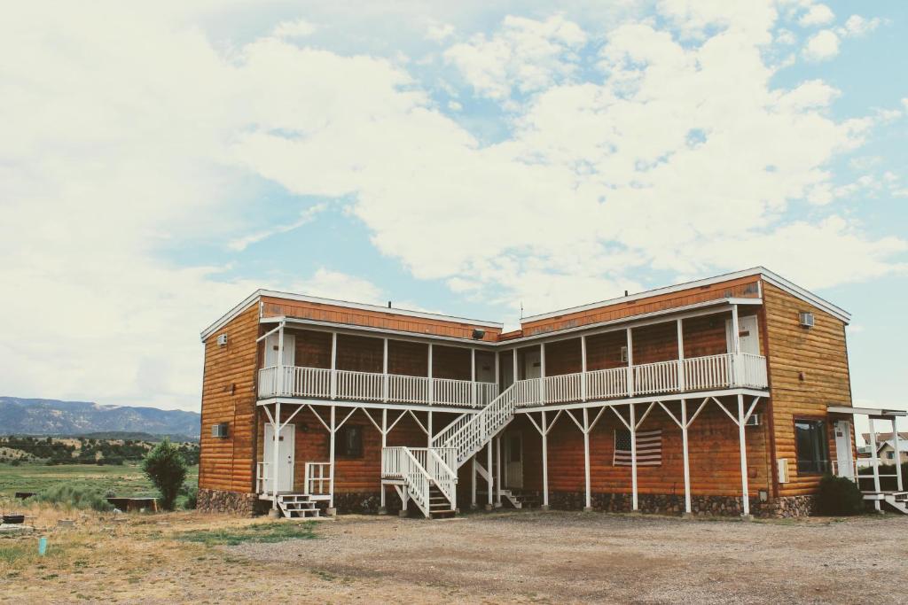 The Riverside Ranch Motel and RV Park - image 5