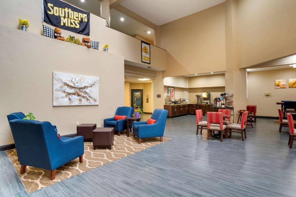 Comfort Suites Hattiesburg - main image