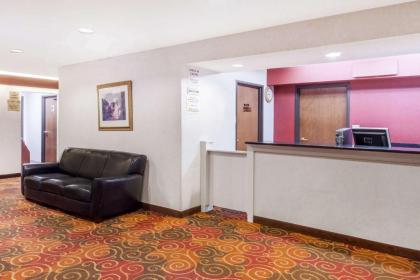 Super 8 by Wyndham Evansville North - image 13