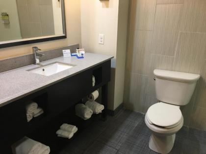 Holiday Inn Express & Suites Havelock Northwest New Bern an IHG Hotel - image 4