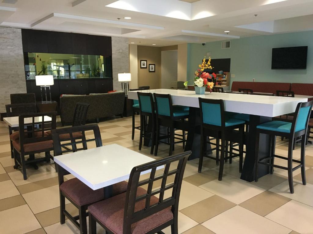 Holiday Inn Express & Suites Havelock Northwest New Bern an IHG Hotel - image 5