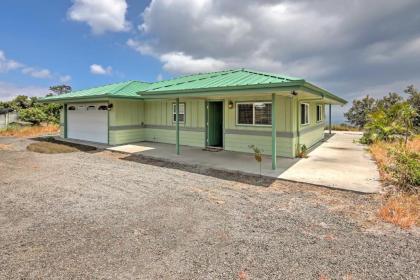 Ocean View Bungalow with Lanai 13 Mi to South Point