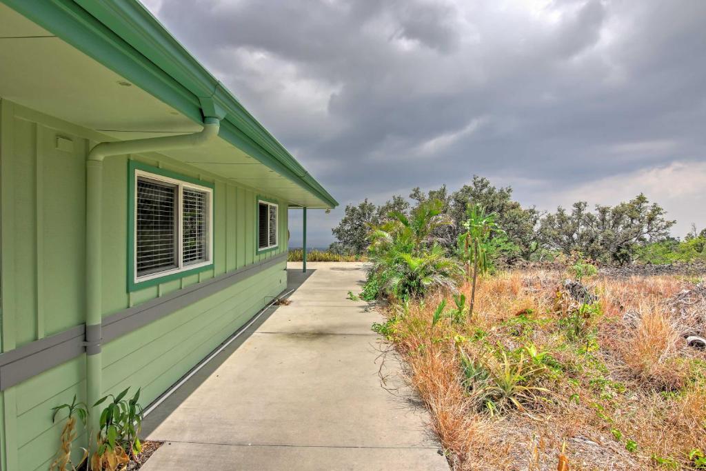 Ocean View Bungalow with Lanai 13 Mi to South Point - image 4