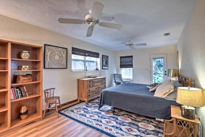 Lakefront Florida Apartment with Boat House and Kayak! - image 8