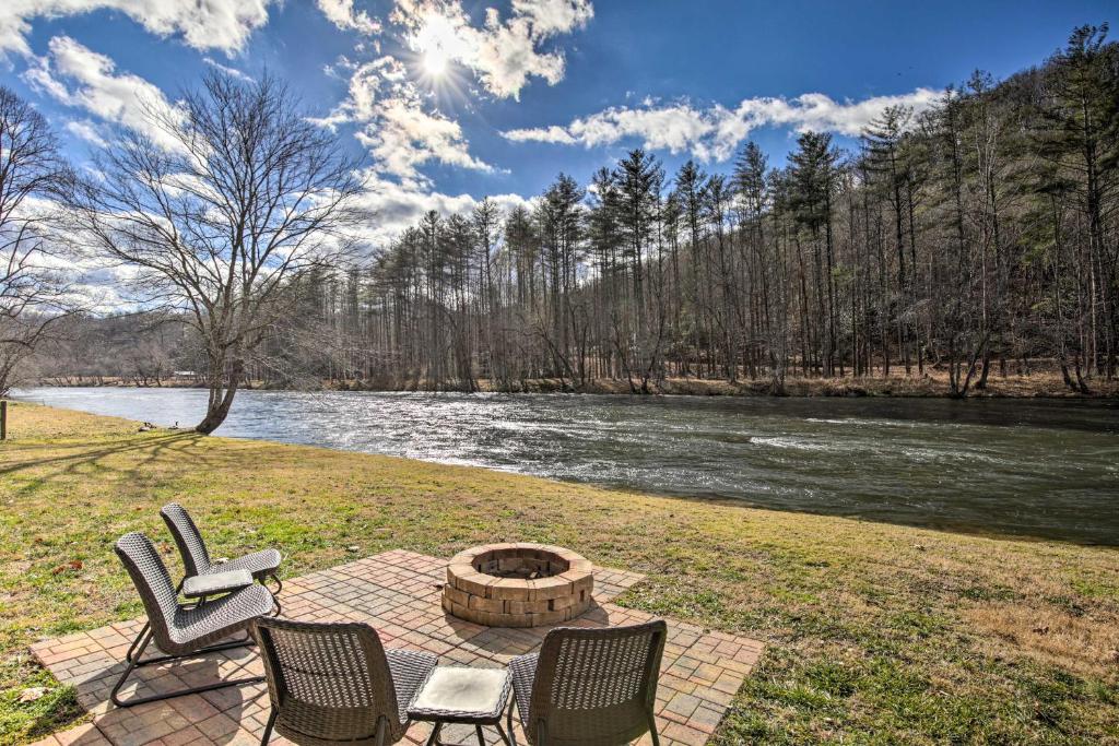 Rivers Edge - Ultimate Riverfront Getaway - main image