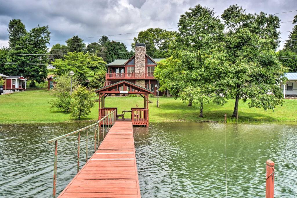 Lakefront Hayesville Nantahala Forest Cabin! - image 3