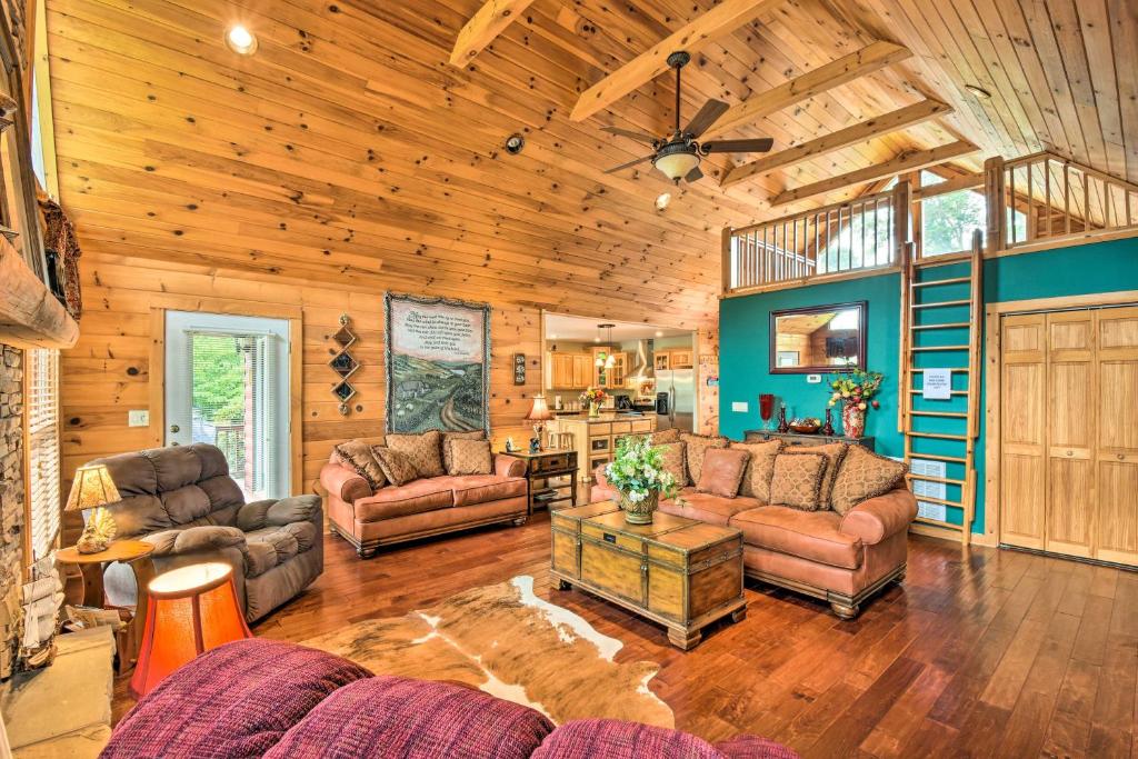 Lakefront Hayesville Nantahala Forest Cabin! - image 7