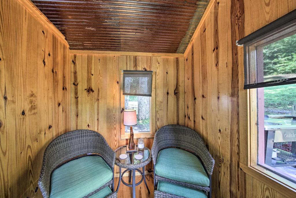 Tiny Home in Hayesville with Deck Near Trails! - image 4