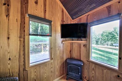 Tiny Home in Hayesville with Deck Near Trails! - image 5