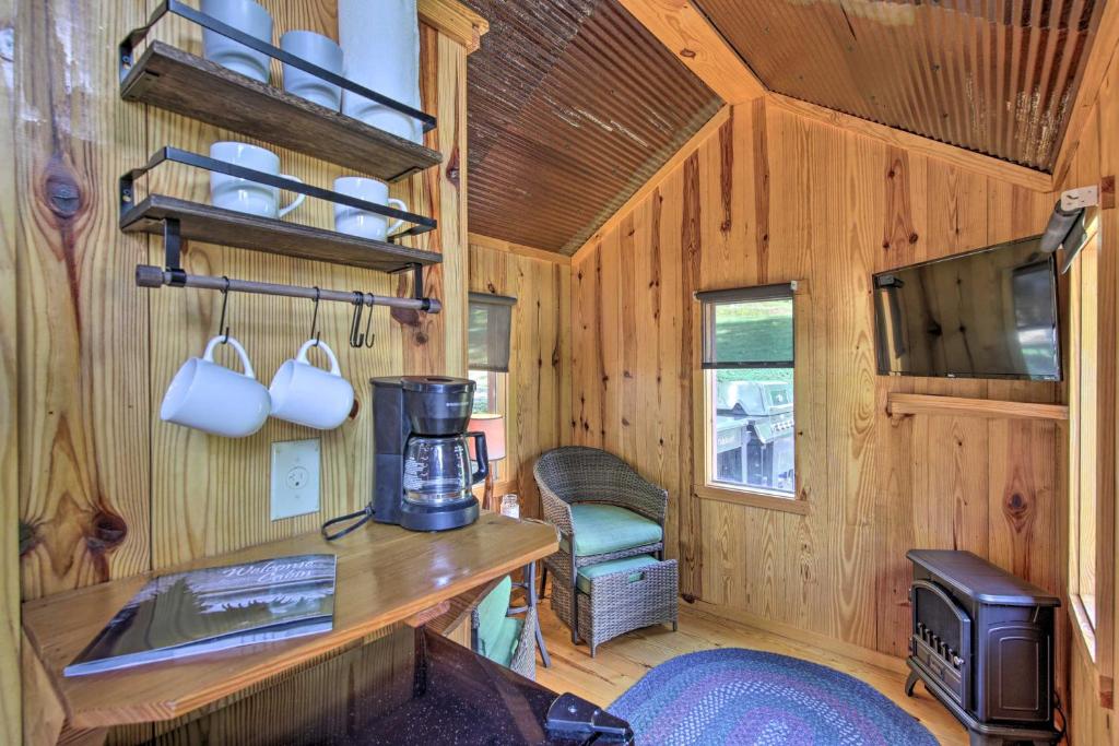 Tiny Home in Hayesville with Deck Near Trails! - image 6