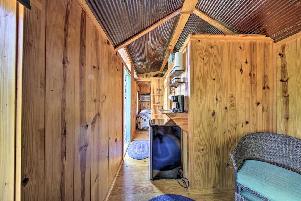 Tiny Home in Hayesville with Deck Near Trails! - image 7