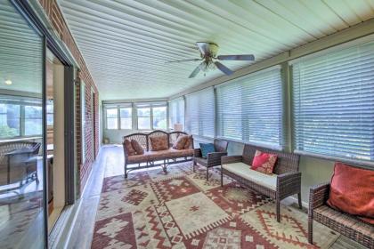 Pet-Friendly Waterfront Hayesville Cottage! - image 12