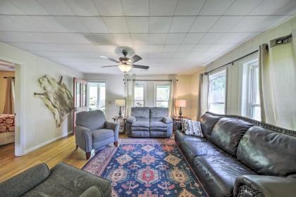 Pet-Friendly Waterfront Hayesville Cottage! - image 3