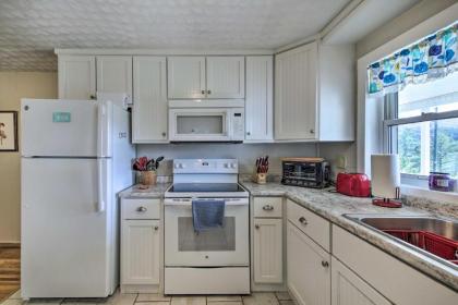 Pet-Friendly Waterfront Hayesville Cottage! - image 9