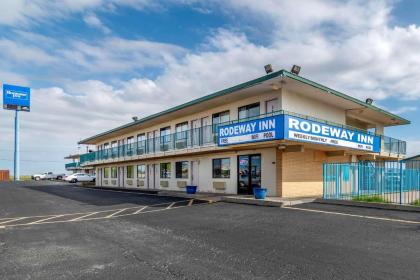 Rodeway Inn - image 1