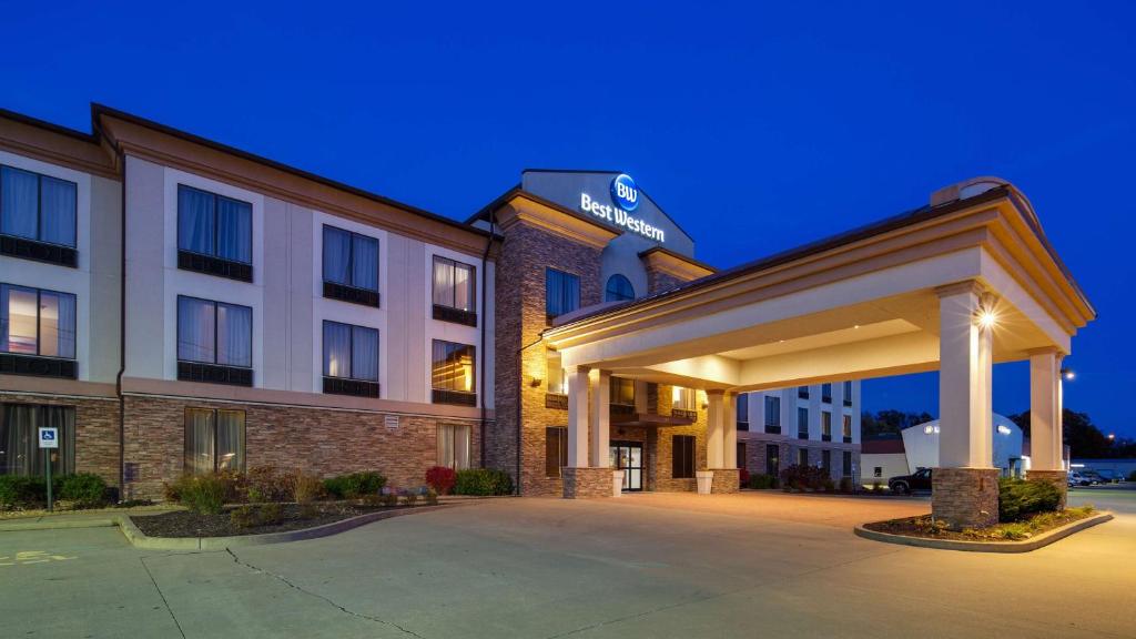 Best Western St. Louis Airport North Hotel & Suites - main image