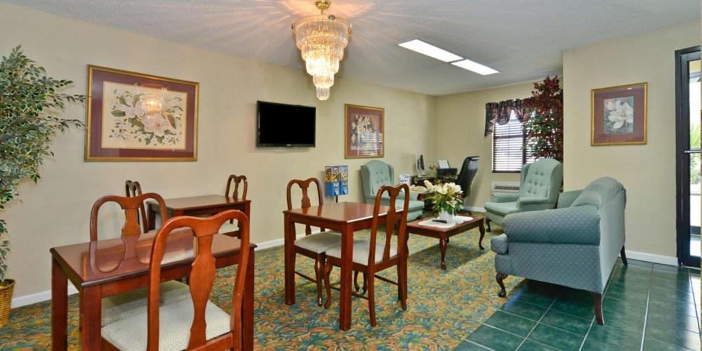 Americas Best Value Inn Hazlehurst - image 3