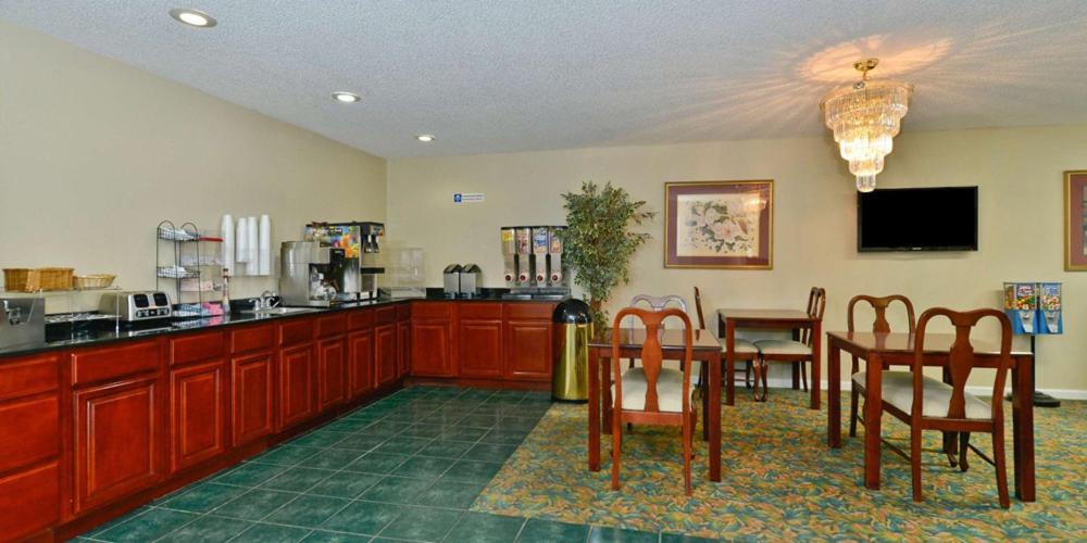 Americas Best Value Inn Hazlehurst - image 6