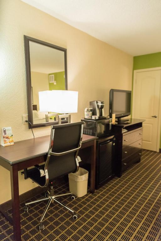 Holiday Inn Hazlet an IHG Hotel - image 3