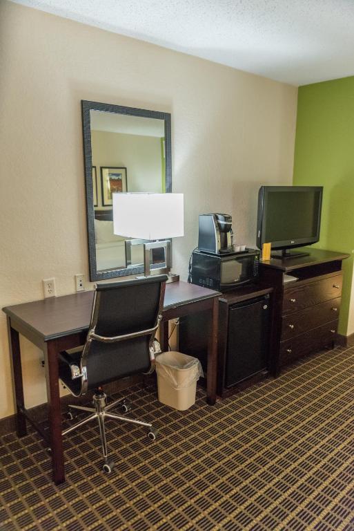 Holiday Inn Hazlet an IHG Hotel - image 4