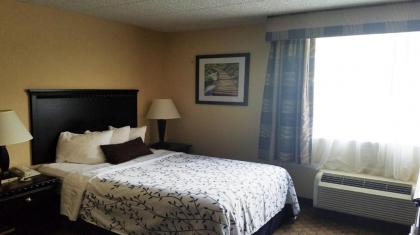 Best Western Hazlet Inn - image 7