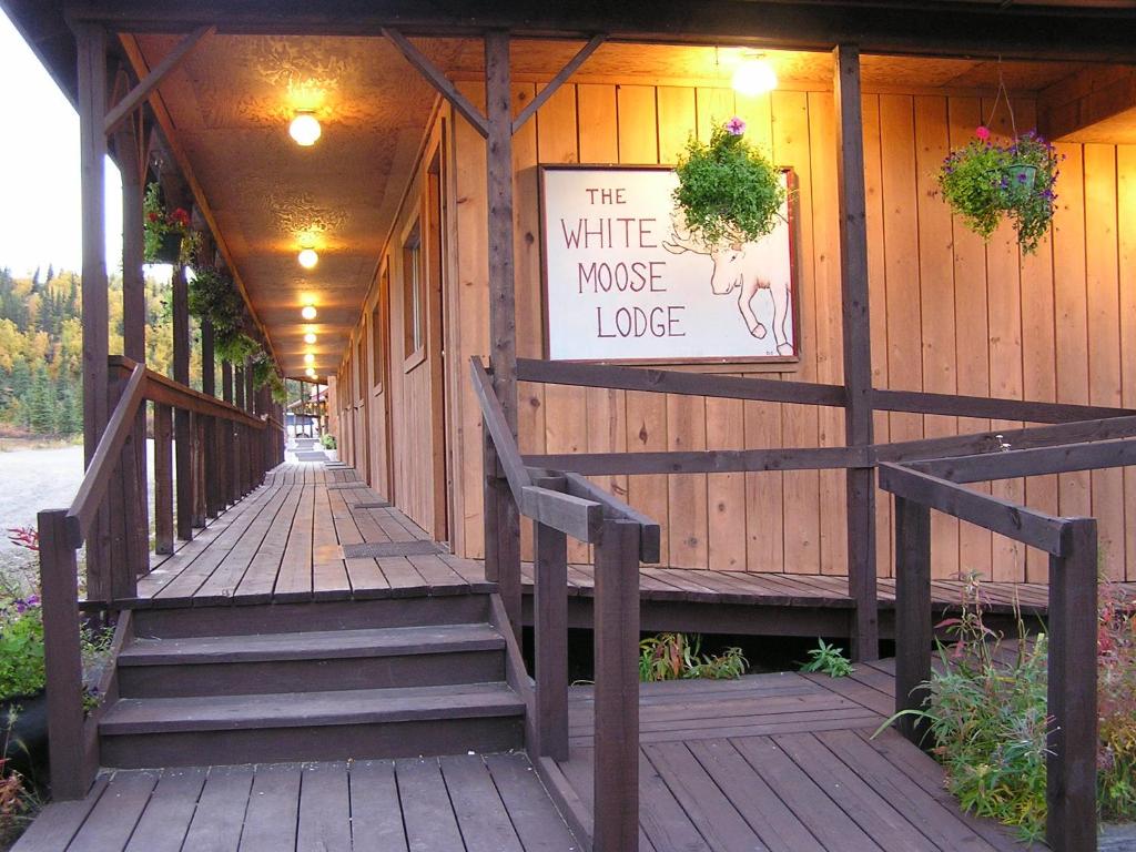 White Moose Lodge - main image