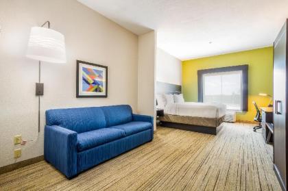 Holiday Inn Express Hotel & Suites Hearne - image 5