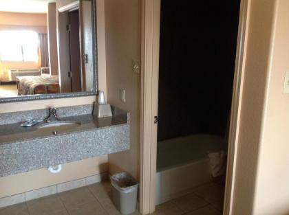 Budgetel Inn and Suites - image 11