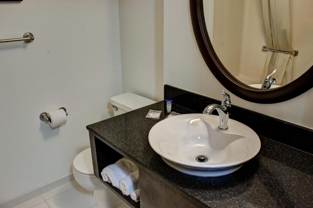 Americas Best Value Inn Heath-Newark - image 6