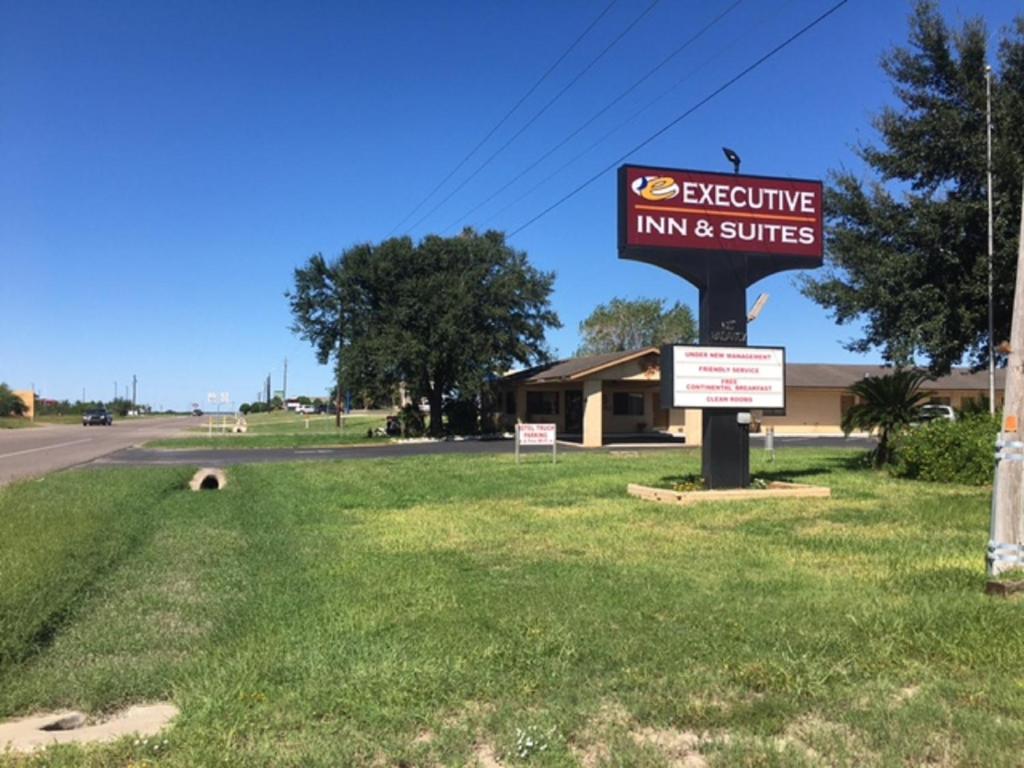 Hebbronville Executive Inn - main image