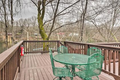 Cozy Heber Springs Cabin with Deck and Dock! - image 9