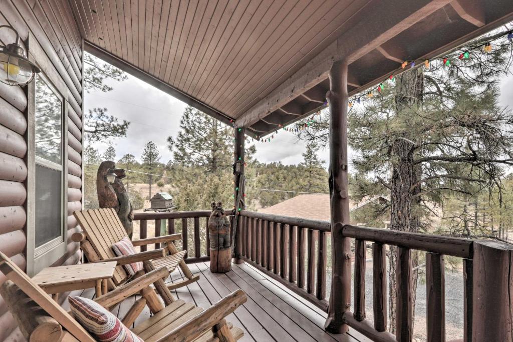 Cozy National Forest Escape with Porch and Games! - image 3