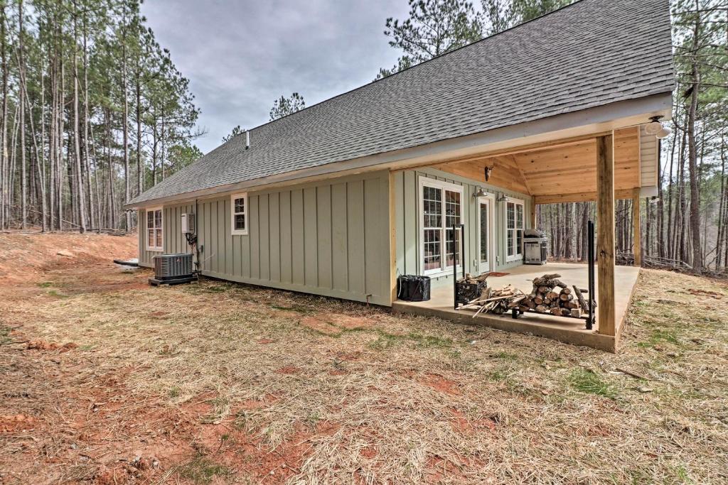 Peaceful Family Cabin on 10 Acres with Game Room! - image 2