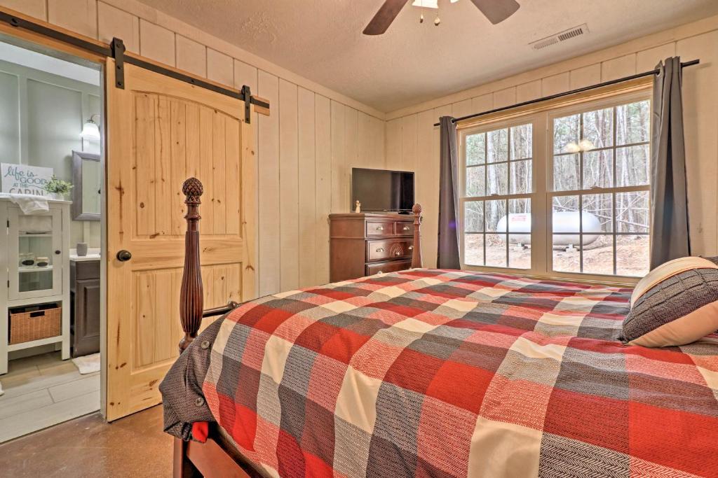 Peaceful Family Cabin on 10 Acres with Game Room! - image 3