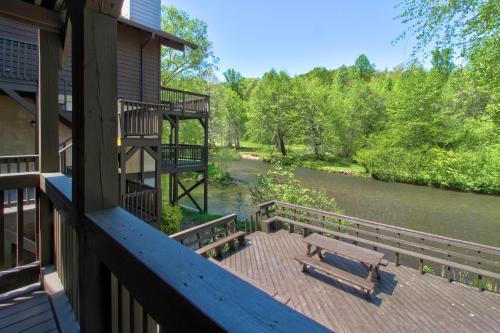 Chattahoochee River Edge Condominiums - main image