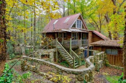 Bear Creek Lodge & Cabins- Pet Friendly - image 3