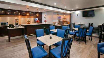 Best Western Plus Diamond Valley Inn - image 4