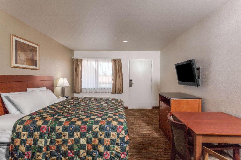 Travelodge by Wyndham Hemet CA - image 7