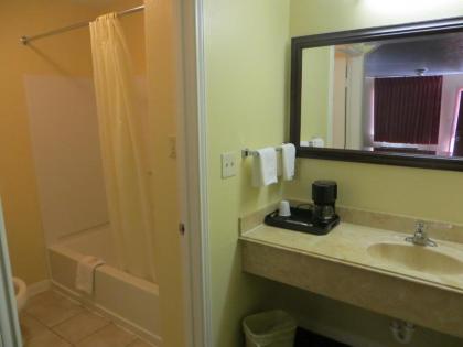 Americas Best Value Inn & Suites Hempstead - image 14