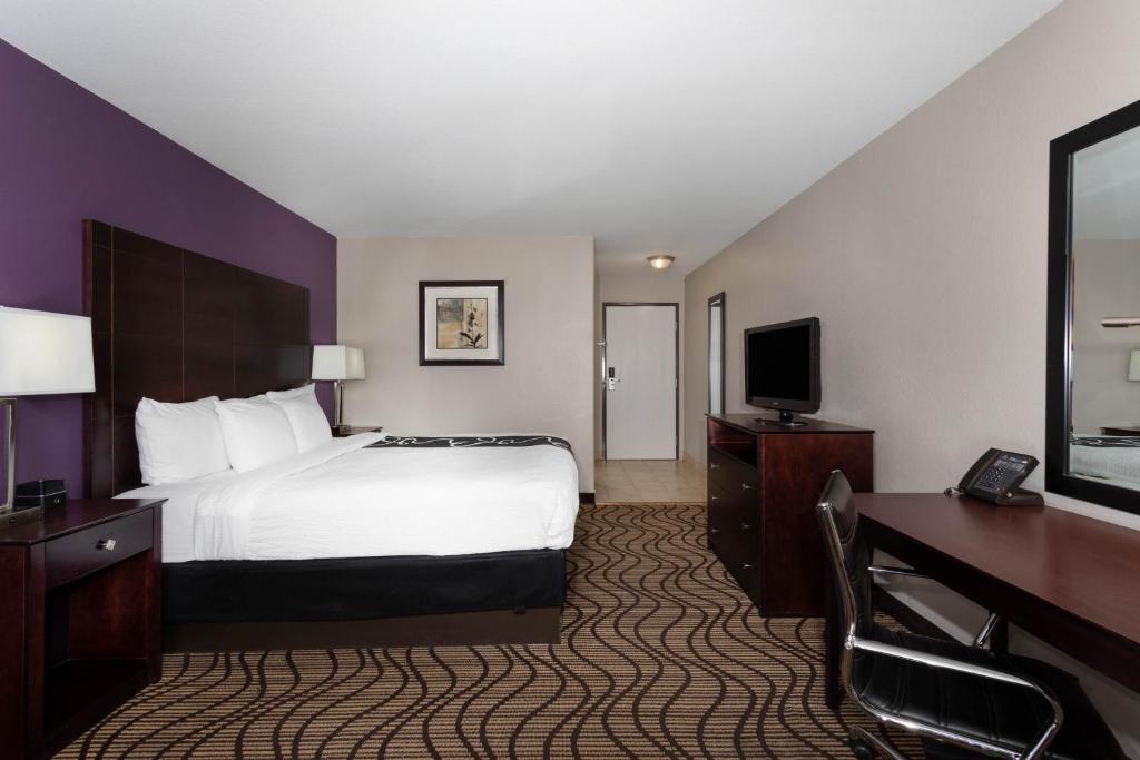 La Quinta by Wyndham Henderson-Northeast Denver - image 5