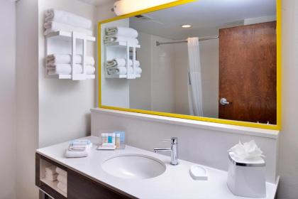 Hampton Inn Henderson - image 14