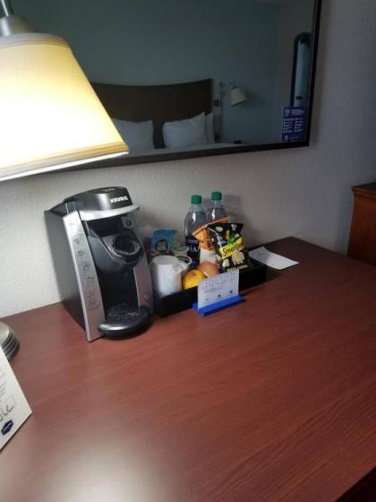 Hampton Inn Henderson - image 9