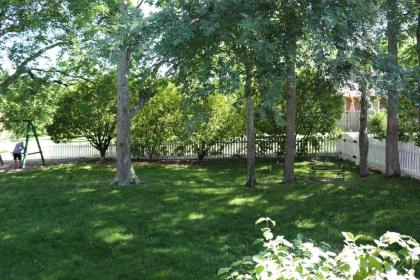 2100 Sq Feet - Fenced in Back YARD for pets! - image 9