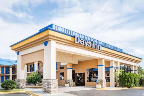 Days Inn by Wyndham Hendersonville - main image