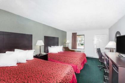 Days Inn by Wyndham Hendersonville - image 3