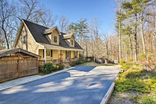 Jeter Mountain Joy Retreat with Deck and Fire Pit! - main image