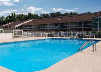 Econo Lodge Richmond - image 13