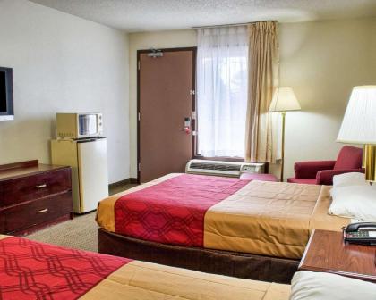 Econo Lodge Richmond - image 15