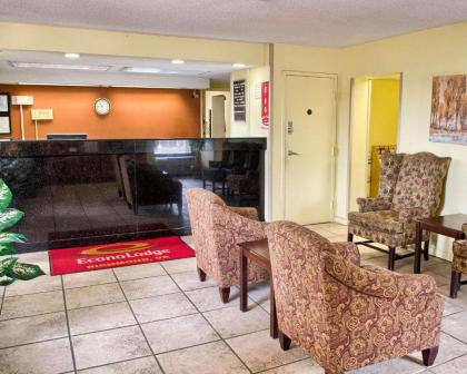 Econo Lodge Richmond - image 9